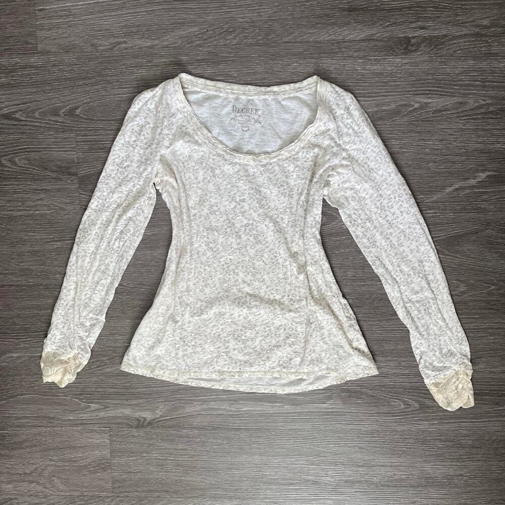 Degree coquette lace sleeve detail top
